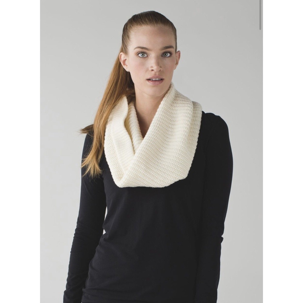LULULEMON Falling Freely Neck Warmer Merino Wool Scarf Angel Wing Size OS WARM